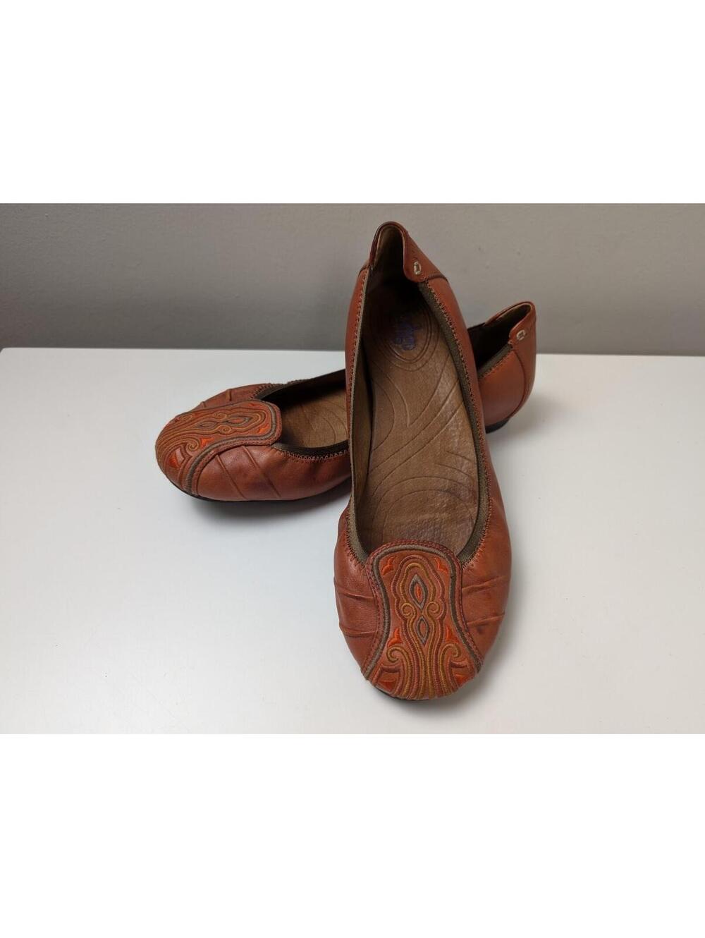Indigo By Clark’s Leather Ballet Flats Comfort Slip On Boho Chic Emboidered 9.5